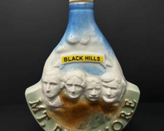 1969 Mt Rushmore Black Hills Jim Beam Whiskey Decanter
