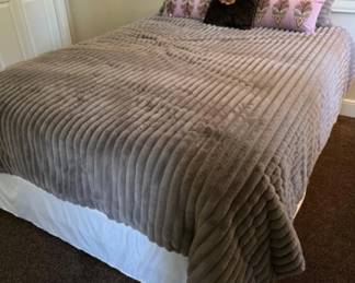Full Size Bed w/Frye Bedding