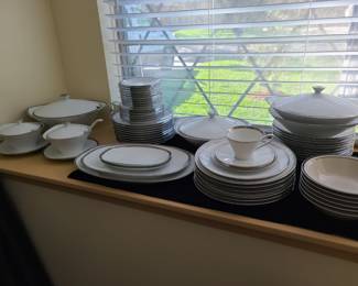 Hutschenreuther Germany 1814 Incomplete Set. Really Swanky