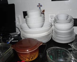 Lots of kitchen items