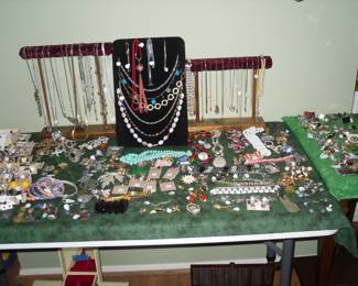 Lots of jewelry for men and women