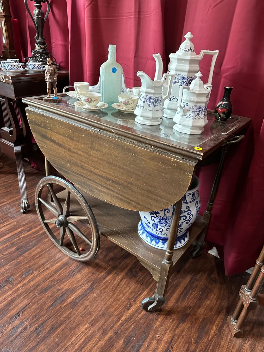 Sun 50 off Wonderful Estate Sale in WalburgWow... starts on 4/12/2024