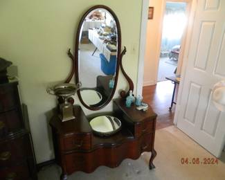 antique dresser/mirror