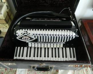 Crown accordion