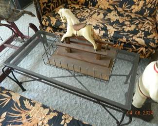 coffee table/horse 