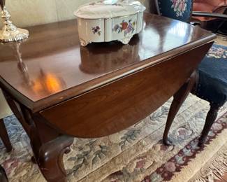 Lovely Vintage Drop Leaf Table