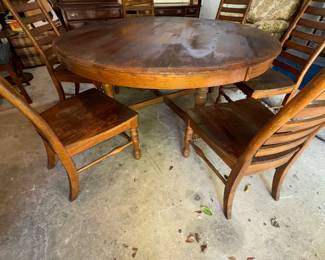 Beautiful Oak Round  Large Farmtable  w/ 6 Ladderback Chairs