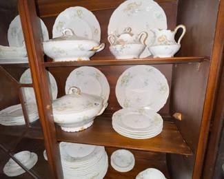 Beautiful Haviland Limoges France
(51 Pieces)