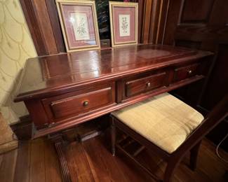 Beautiful Mahogany Desk