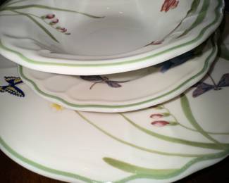 Epoch Summer Meadow China
(45 Pieces)