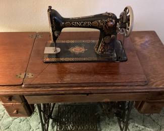  Antique Singer sewing machine

Available for presale