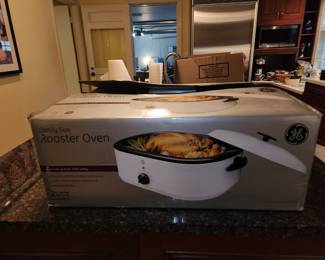 Family size roaster pan