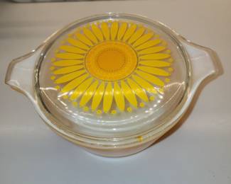 Vintage sunflower dish with lid