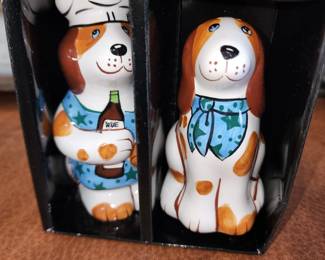 Dog salt and pepper shakers 