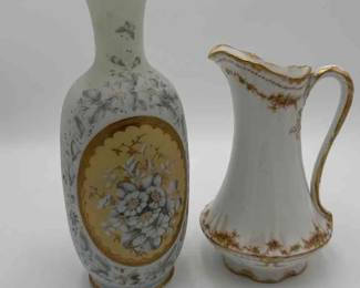 White And Gold Vase Decor 