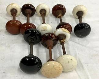 COLLECTION EARLY DOOR KNOBS