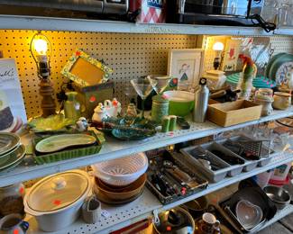 98% of the kitchenware is a dollar apiece