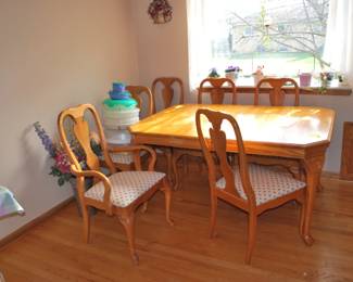 Oak dining room set 7 chairs