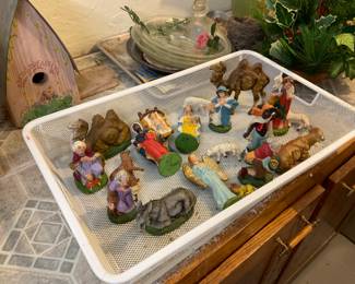 VINTAGE NATIVITY SET