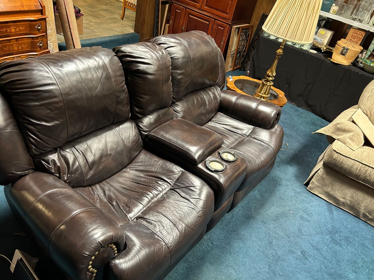 Massive Estate Sale in Melonie Park starts on 4/10/2024