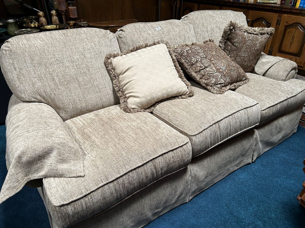 Massive Estate Sale in Melonie Park starts on 4/10/2024