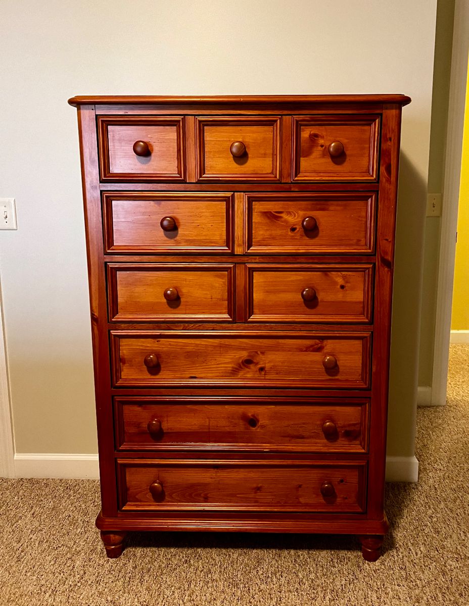 Broyhill Bedroom Set includes this Tall Dresser. Great Condition!