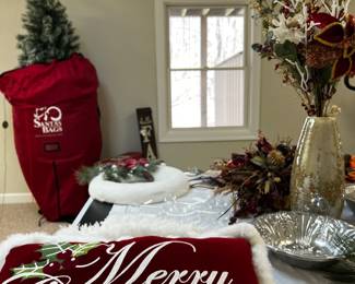 MERRY CHRISTMAS! DECOR, PILLOWS, HOLIDAY ITEMS