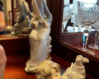 LLADRO GIRL WITH LILIES