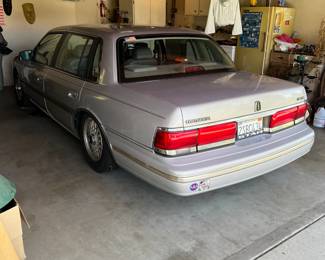 One more picture of the 1990 Lincoln Continental.  Get this baby to run and it should be a really inexpensive transportation for someone that needs it.