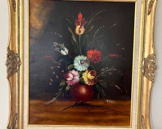 A well-painted oil on canvas of a vase of flowers is a lovely painting, and is about 40/50 years old. The painting is contained in a modern gilt wooden frame. Lovely!
