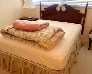 Broyhill queen size bed