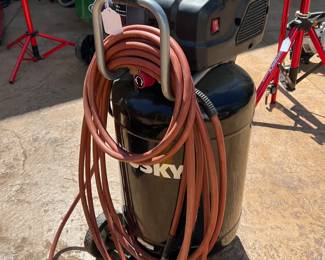 AIR COMPRESSOR