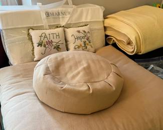 LOWER LEVEL AND MAIN FLOOR BED ROOMS...LINENS