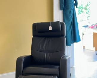 IN THE MAIN FLOOR MASTER SUITE, SOME LADIES CLOTHING AND ACCESSORIES