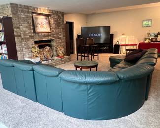 HUGE COMFY LEATHER SECTIONAL