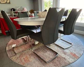 BREAKFAST TABLE AND SET OF LEATHER CHAIRS BY ARMEN