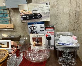 ENTERTAINMENT & SERVING 