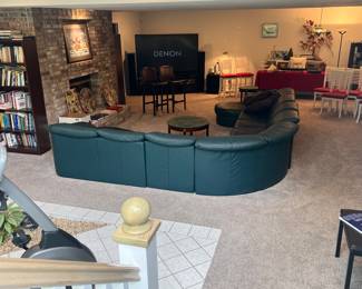 LOWER LEVEL FAMILY ROOM