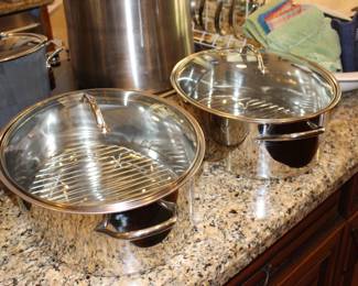 Some of the pots and pans are like new or new!