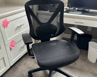 ergonomic desk chair 