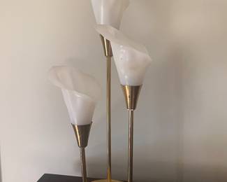 3 tulip brass lamp. 