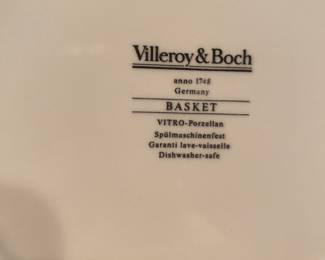 VILLEROY & BOCH "BASKET" SERVICE FOR 4 PLUS SERVING PCS