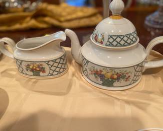 VILLEROY & BOCH "BASKET" SERVICE FOR 4 PLUS SERVING PCS