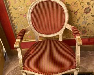 STUNNING BAKER DINING TABLE AND 10 BAKER CHAIRS