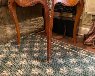 MARQUETRY TABLE W/BRASS ORMOLU MOUNTS