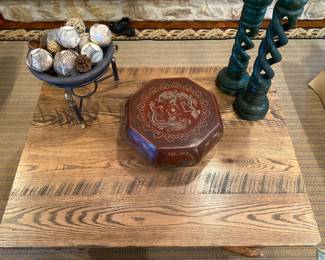 GORGEOUS RUSTIC WOOD COFFEE TABLE