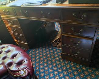 EXECUTIVE DESK BY SOUTHAMPTON