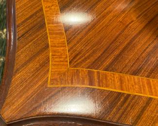 MARQUETRY TABLE W/BRASS ORMOLU MOUNTS
