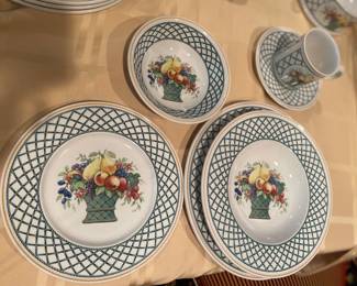 VILLEROY & BOCH "BASKET" SERVICE FOR 4 PLUS SERVING PCS