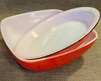 Pyrex red square bowl and pie plate